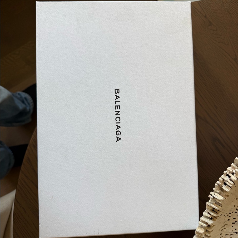 Mens Balenciaga White Sneakers in Box - Picture 11 of 14